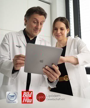 Dr. (TU) Ercan Cakmak und Dr. Franziska Eisenbrandt im aegz. – gemeinsamer Blick auf ein iPad zur Planung einer individuellen Lipödem-Behandlung. Dr. (TU) Ercan Cakmak und Dr. Franziska Eisenbrandt im aegz. – gemeinsamer Blick auf ein iPad zur Planung einer individuellen Lipödem-Behandlung.